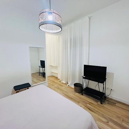 Bellhome 3 - Elegante Appartamento Nel Centro Di Барі Екстер'єр фото