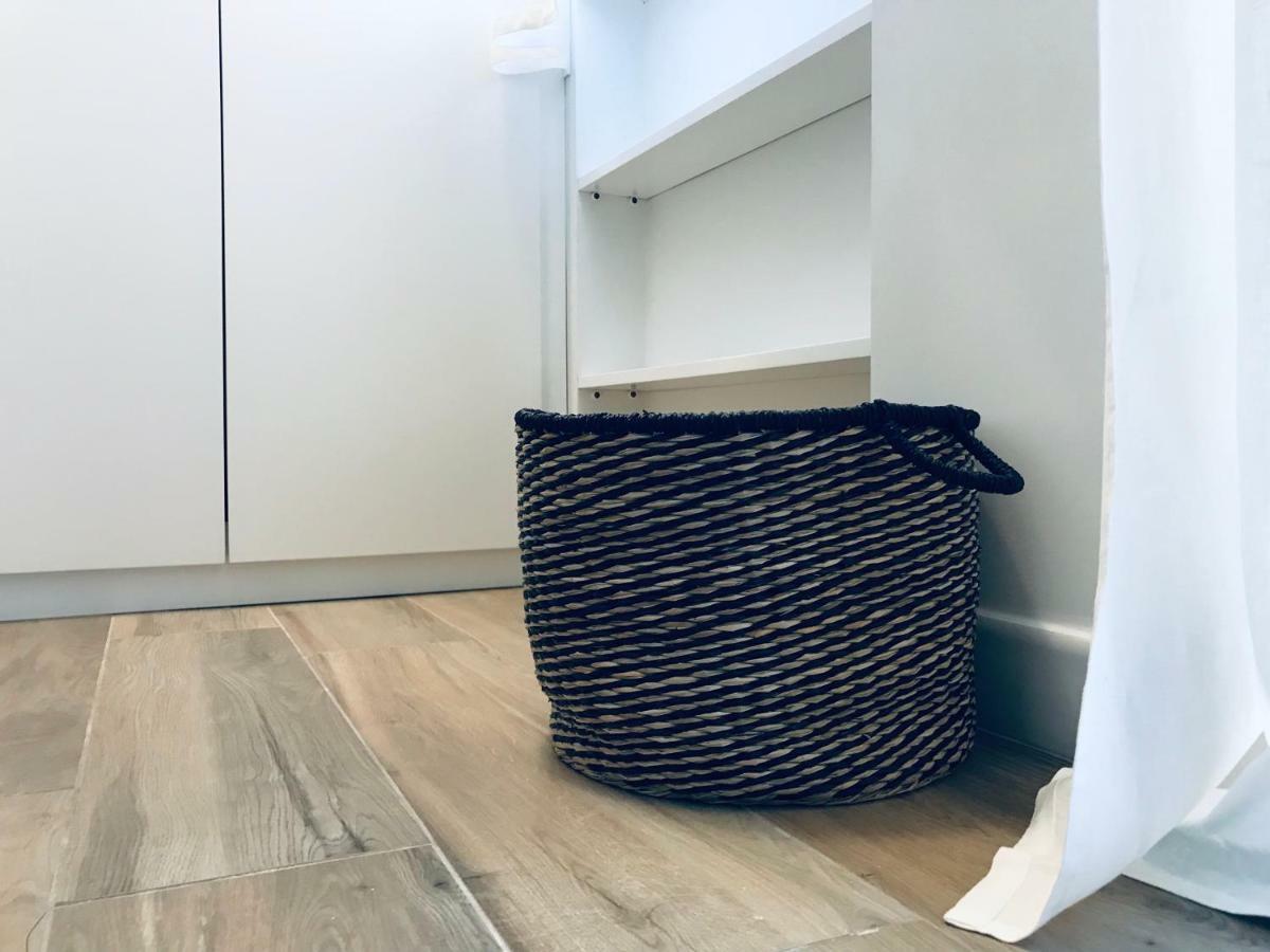 Bellhome 3 - Elegante Appartamento Nel Centro Di Барі Екстер'єр фото