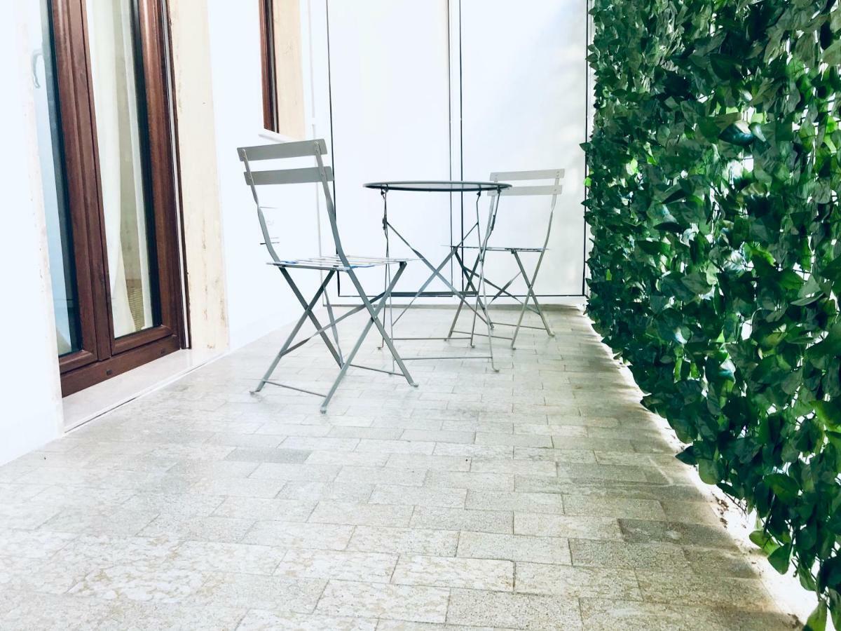 Bellhome 3 - Elegante Appartamento Nel Centro Di Барі Екстер'єр фото